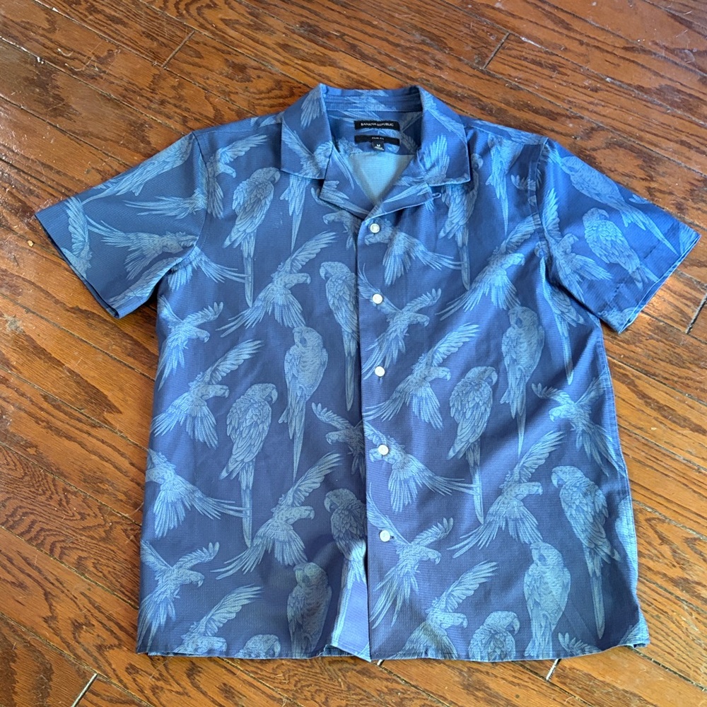 Banana Republic Navy Blue Parrot-Print Short Sleeve Button-Down